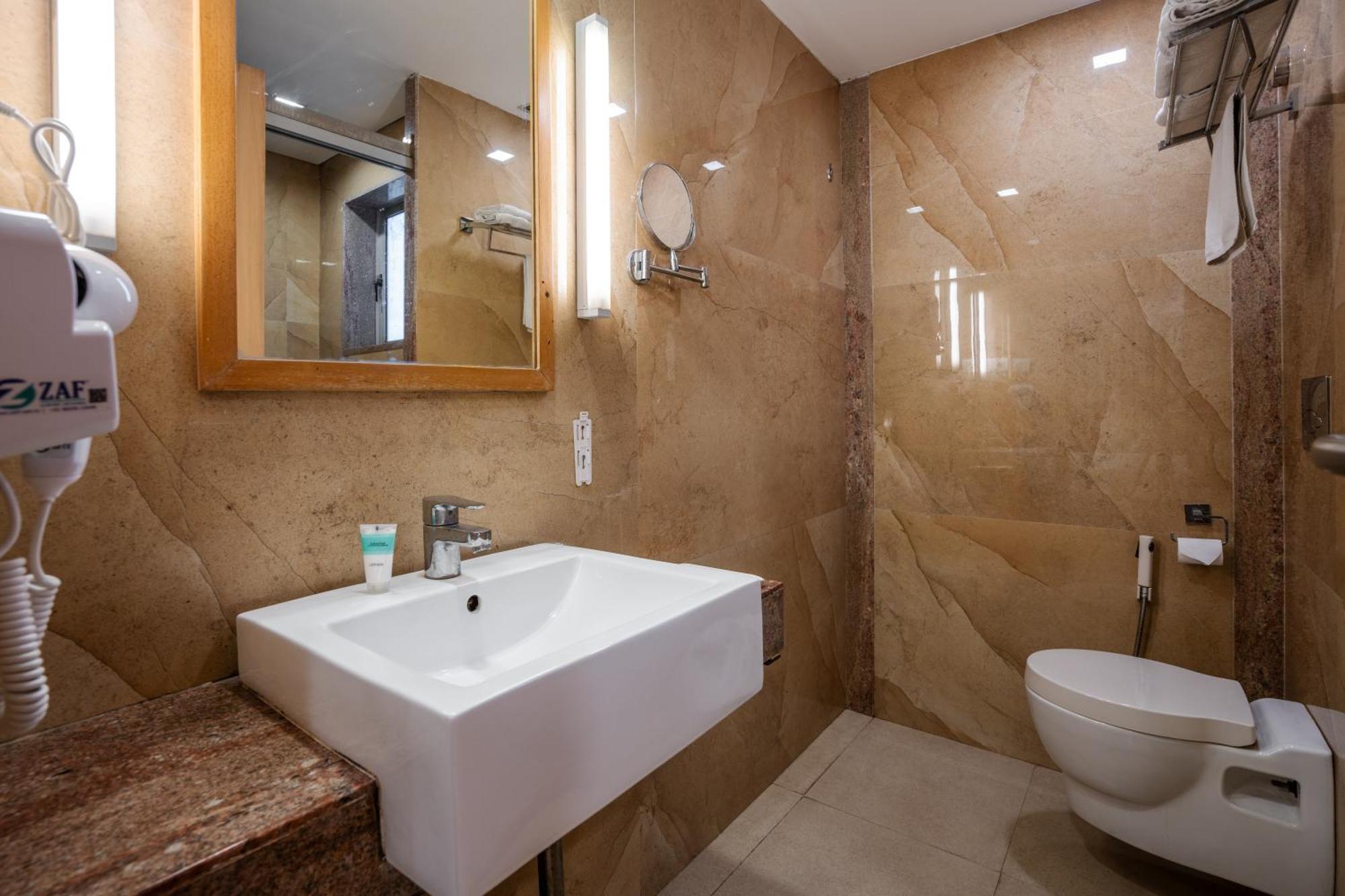 Hotel Gcc North Side Mira-Bhayandar Zewnętrze zdjęcie