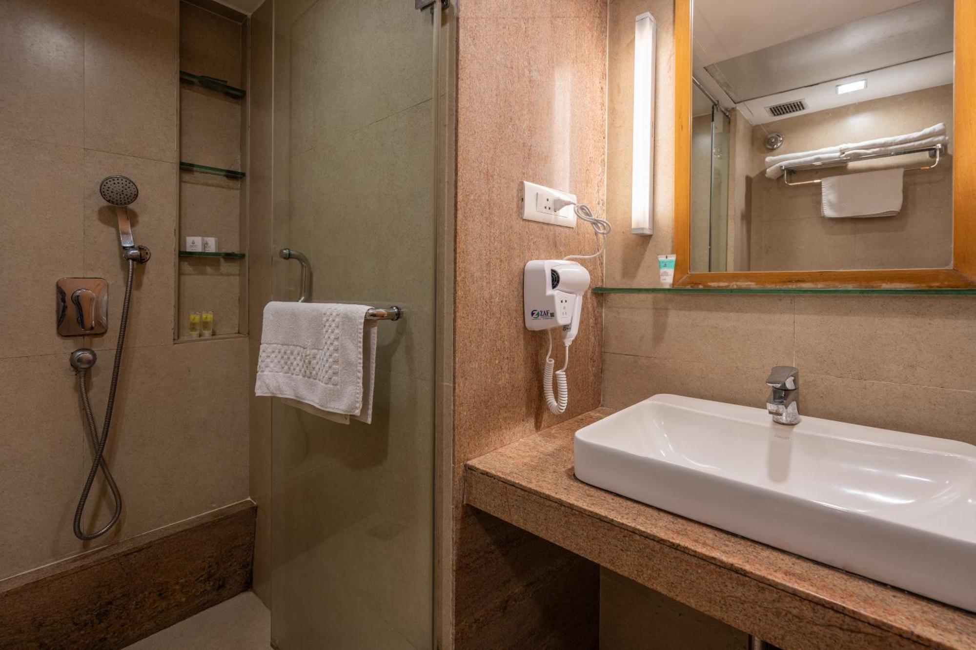 Hotel Gcc North Side Mira-Bhayandar Zewnętrze zdjęcie